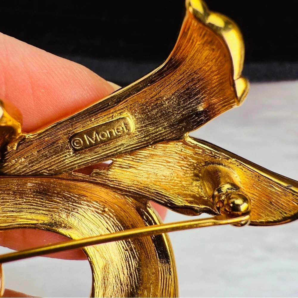 Vintage goldtone weighted, Monet, large brooch pin